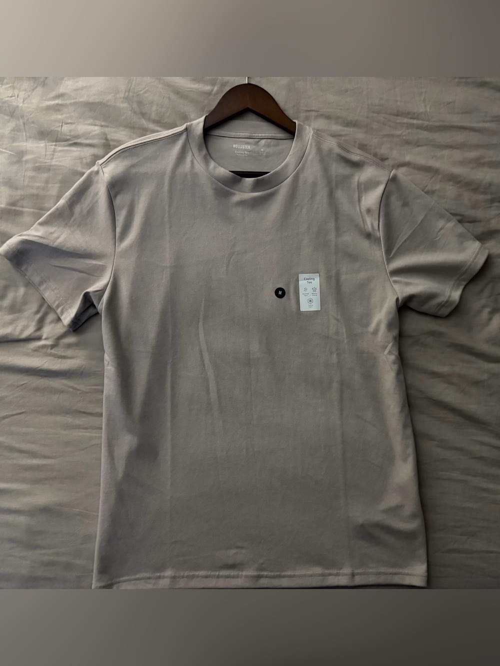 Hollister Men's Crew Neck T-Shirt in cream